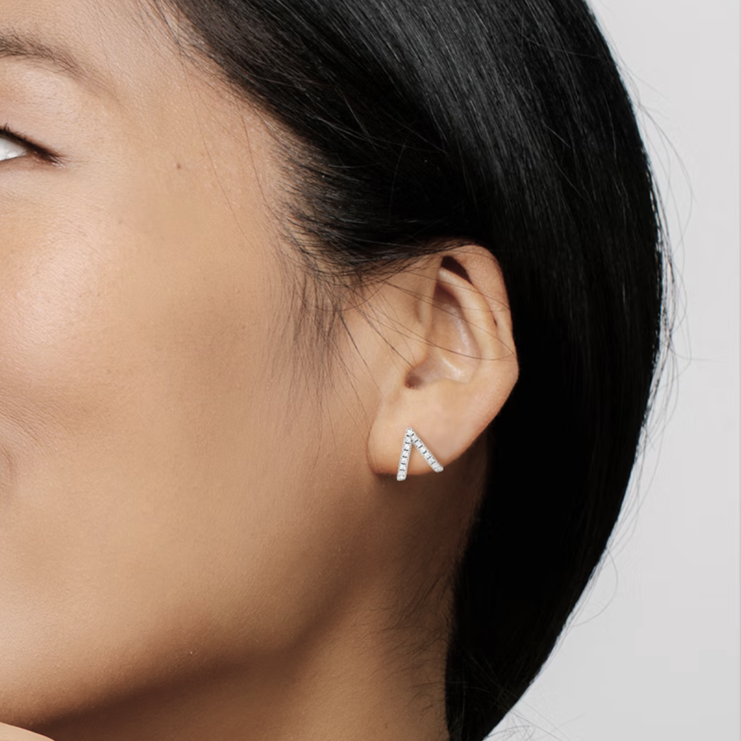 V-Style Pavé Earrings White Gold