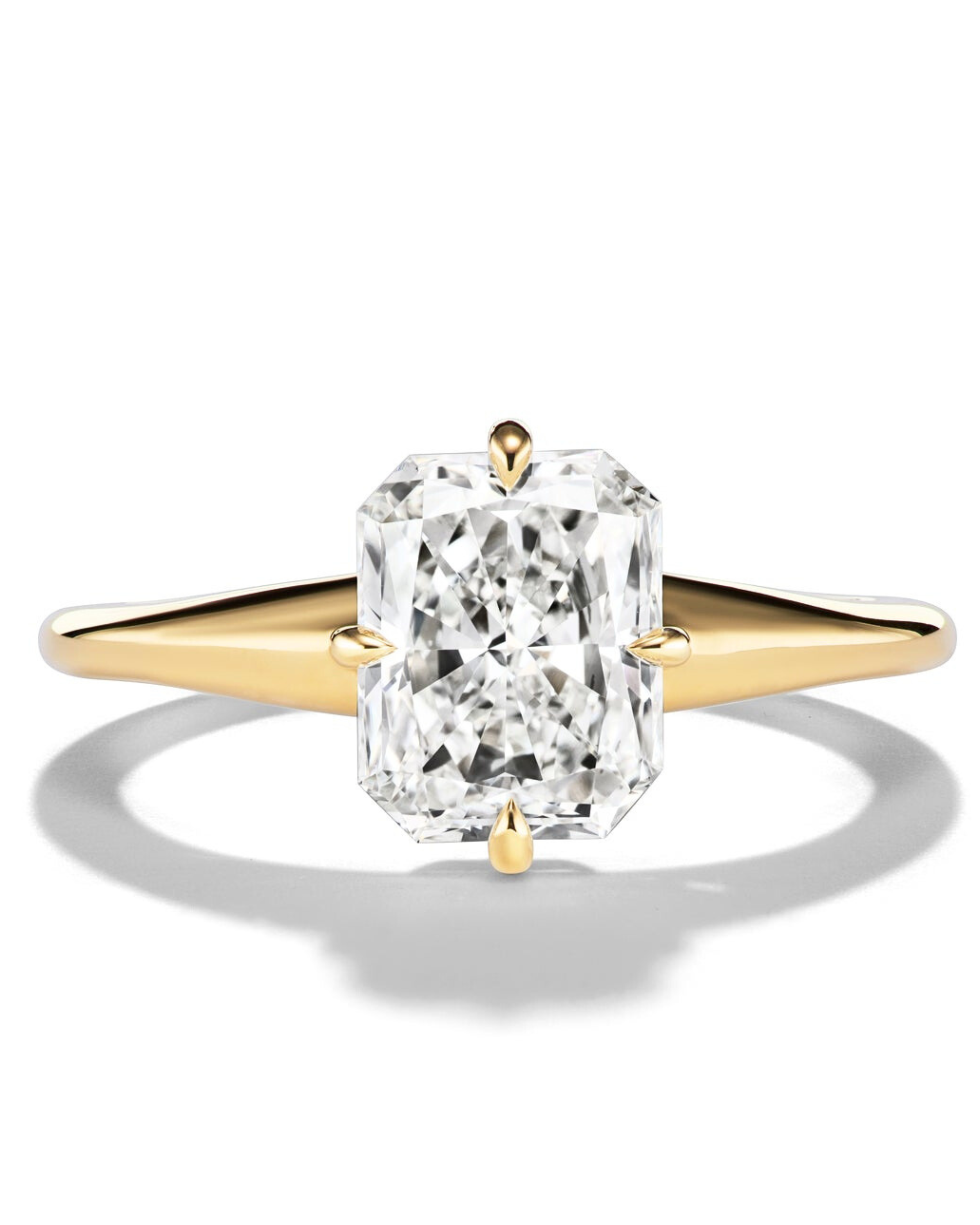 Radiant Cut Diamond 4-Claw Engagement Ring Yellow Gold